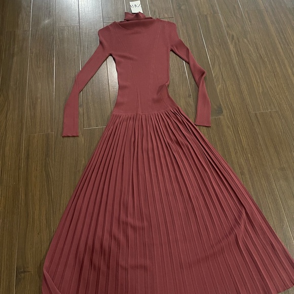 Zara Burgundy Long-Sleeve Pleated Dress - Picture 5 of 7